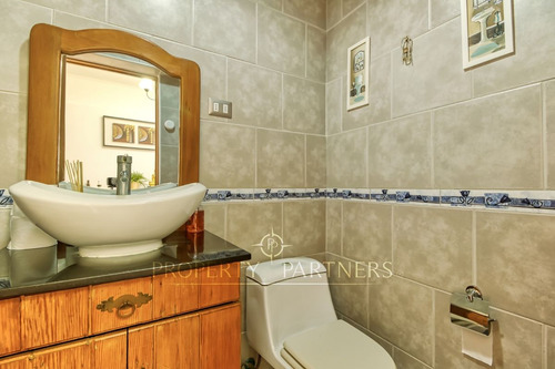 Arriendo Propiedad De 5 Niveles, Ideal Rubro Comer...