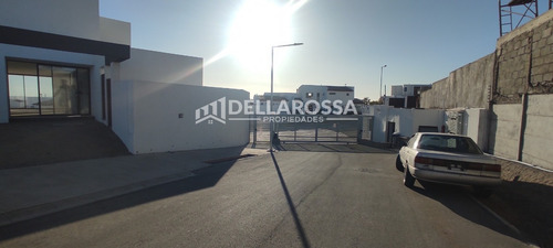 Casa En Condominio Privado, Ubicación Privilegiada