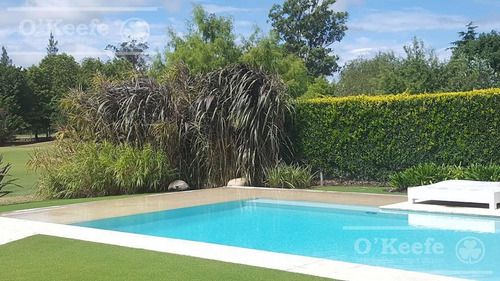 Imagen 7 de 30 de Impecable Casa En Venta Con Fondo Al Golf En Abril Club De Campo