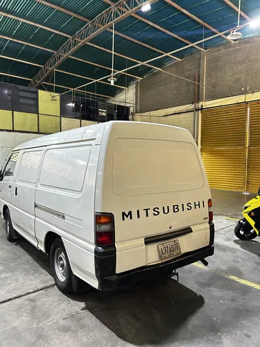 Mitsubishi Panel L300