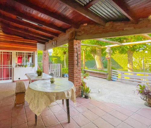 Casa En Venta - 3 Dormitorios 2 Baños - Local - 4662mts2 - Ensenada
