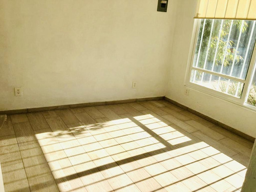 Casa De Un Nivel Con 3 Recámaras, Alberca Y Y Bungalow En Teopanzolco