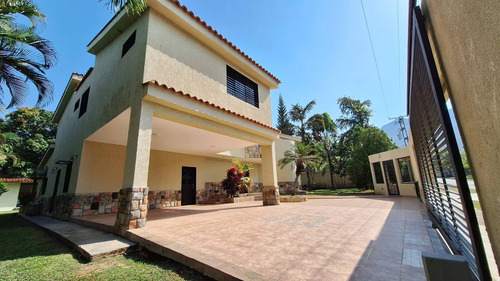 Annic Coronado Vende Casa En Las Morochas, San Diego. Excelentes Acabados. Ref. 225571
