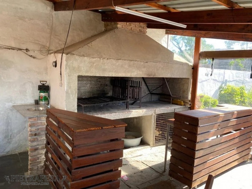 Dos Casas En Venta 3 Dormitorios 4 Baños Con Gran Patio Barbacoa Y Piscina- Av. Cibils-reducto- Ref: 1449