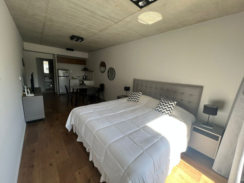 Departamento Monoambiente - Amoblado Con Balcon