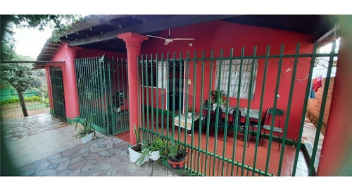 Vendo Casa Con Salón Comercial En El Barrio Los Arrabales: 3 Habitaciones Y Un Baño