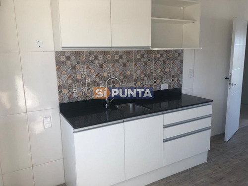 Imagen 6 de 16 de Apartamento En Venta - Centro De Maldonado