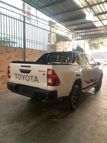Imagen 4 de 7 de Toyota Hilux Gr