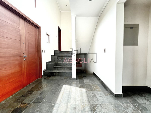 Casa En Venta De 5 Dorm. En Las Condes