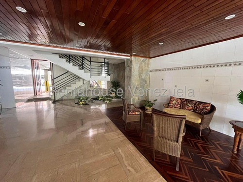 Julio Latouche 25-17840 Apartamento En Venta Prebo Valencia, Amplio, Cómodo E Iluminado, Re-modelado, Semi Amoblado, Cerca C. C. Shopping Center, Planta Electrica.