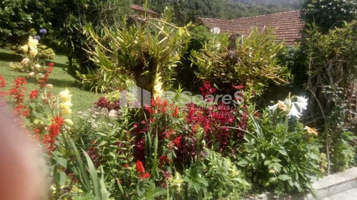 Imagem 5 de 15 de R Soares Vende!!! Excelente Casa Salas Dois Quartos Com Churrasqueira,, Lavanderia, Jardim Fruteiras.ótima Localização No Parque Imperial Nova Friburgo. - Jcca30028