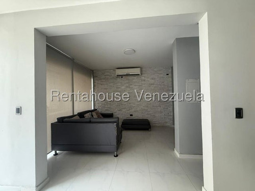 Aslibel Meléndez Vende Amplia Casa Al Este De Barquisimeto.