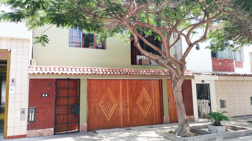 Imagen 1 de 30 de Venta De Casa De 3 Pisos En Urbanización San Roque En Santiago De Surco