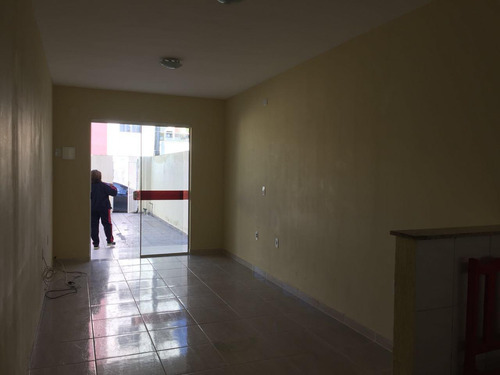 Imagem 12 de 14 de Duas Casas Geminadas Á Venda