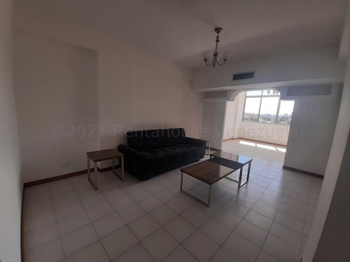 Imagen 2 de 12 de Alquiler De Apartamento Semi Amoblado En Maracaibo