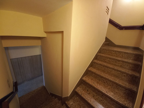 Casa + 2 Locales En Inmaculado Estado De Conservación!