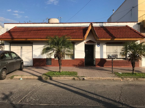 En Villa Bosch Hermosa Casa Americana A Pocas Cuadras De La Estacion Del F.c. Urquiza; Garage;  F: 7976