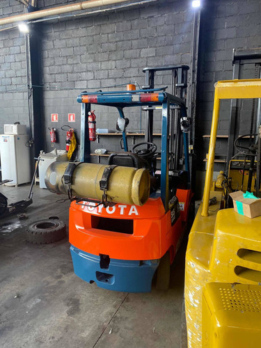 Imagem 2 de 6 de Empilhadeira Toyota Modelo 7fg15 Cap 1,5 Ton Ano 00
