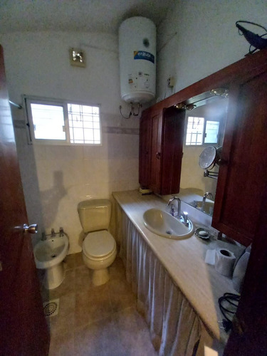Buena Residencia Sobre Av. Asfaltada 3 Dormitorios+servicio