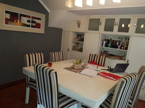 Imagen 3 de 30 de Impecable 4 Ambientes Totalmente Reciclado Quincho,jardín, Pileta, Garage!
