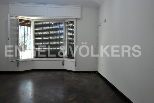 Casa En Venta En Carrasco Con Piscina