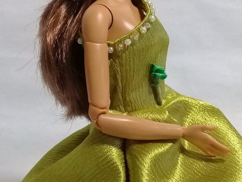 Imagen 8 de 9 de Ropa En Miniatura Para Barbies , Y Muñecas De 12 Pulgadas.