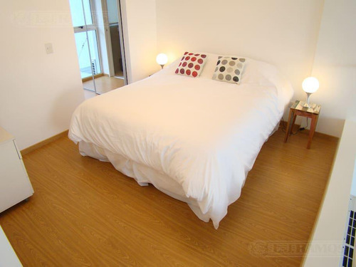 Departamento En Venta En Palermo Hollywood De 2 Ambientes Con Cochera. Balcón Con Parrilla.
