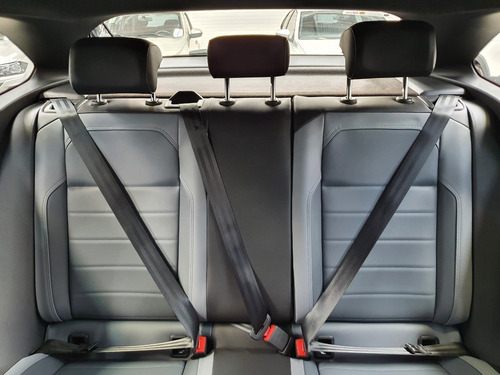 Imagen 13 de 25 de Volkswagen Nivus Highline At 200 Tsi My22 Dcolores