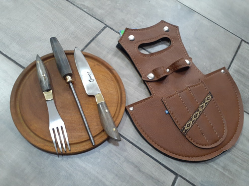 Imagen 4 de 7 de Set Asado Parrilla Tabla Cuchillo Tenedor Chaira Funda Cuero