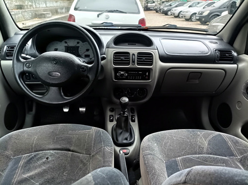 Renault Clio Sedan 1.6 16v Privilège 4p