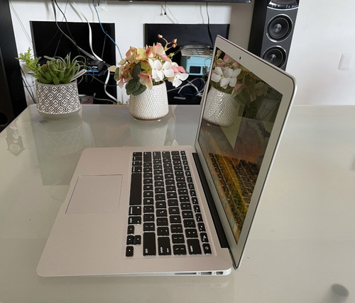 Macbook Air Apple 2017 13 Core I5 1.6ghz 8gb Ram Ssd 128gb (Reacondicionado)