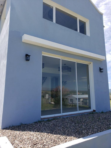 Casa En Venta - 2 Dormitorios 2 Baños - Cochera - 300mts2 - Los Reartes, Córdoba