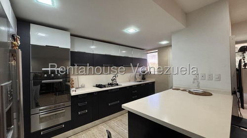 Agp Apartamento Con Acabados De Primera, A/a Central, En Venta En Campo Alegre, Excelente Vista 24-26281 Ys