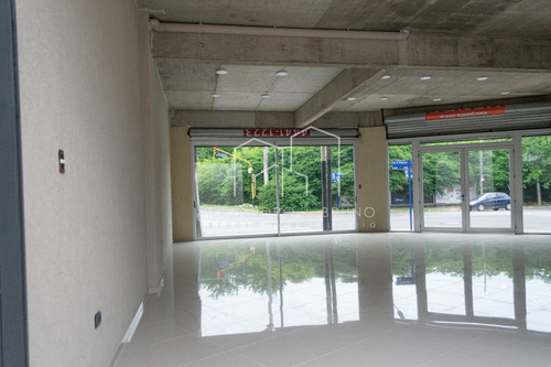 Imagen 11 de 13 de Local En Esquina - 143 M2 - C/ Patio - Con Renta