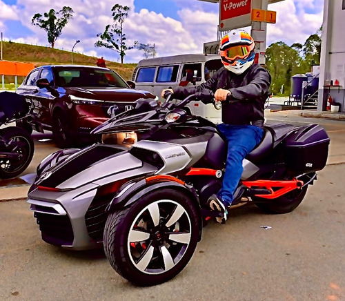 Canam Spyder F3, Quadro Vermelho