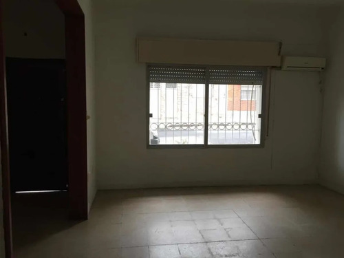 Imagen 2 de 11 de Preciosa Casa 2dorm Y Garaje En La Comercial!!