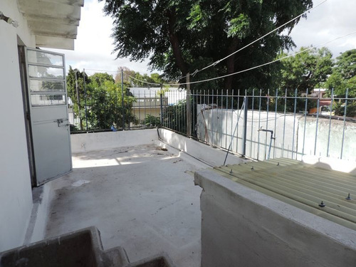 Oportunidad, Casa A Mtrs De Bvar Artigas Y Gral.flores !!