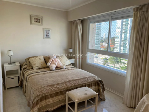 Departamento En Venta De 3 Dormitorios En Coral Tower, Punta Del Este