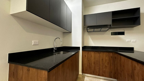 Departamento-estudio En Complejo Vertical, Zona Norte Premium, Mérida. Venta