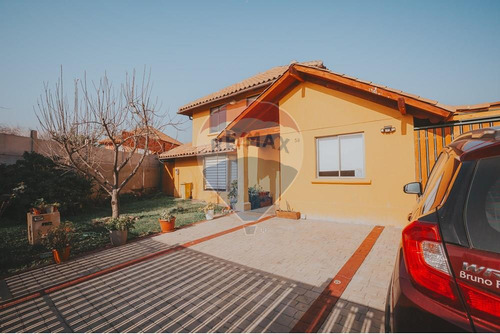 Casa 4d - 4b - 2 Est. 685m2 Totales