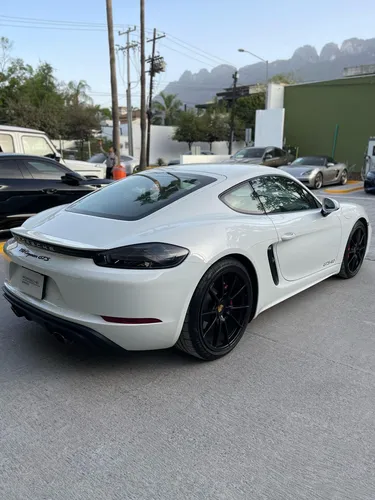 Porsche Cayman 2022