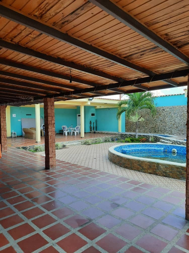 Imagen 12 de 14 de Casa En Venta Urb. Alberto Ravell Con Piscina