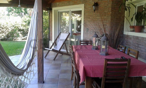 Amplia Casa 3 Dor Con Pileta Y Jardín En Barrancas San José