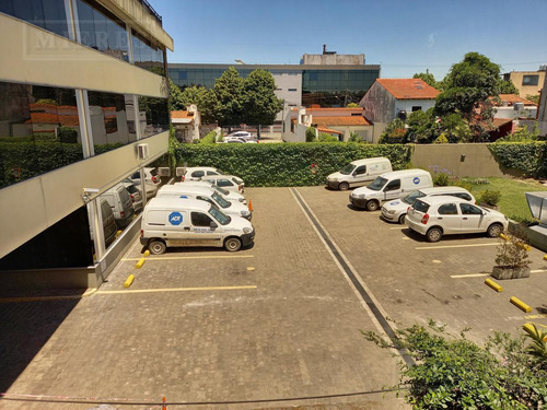 Oficina De 135 M2 Planta Baja En Alquiler En San Isidro