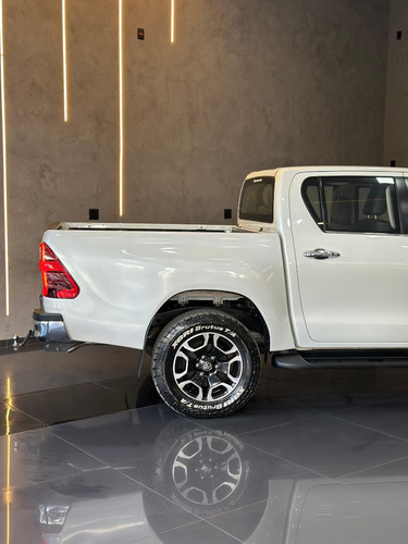 Toyota Hilux 2.8 D-4D TURBO DIESEL CD SRX 4X4 AUTOMÁTICO