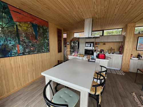 Casa En Venta De 2d + 2b. En Marbella Piscina Y Quincho