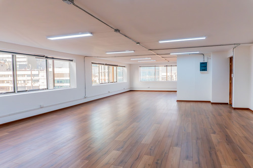 Impecable Oficina Planta Libre, 125 M2, Metro Los Leones