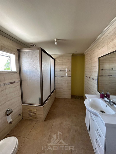 Casa En Venta De 4 Dorm. En Curicó
