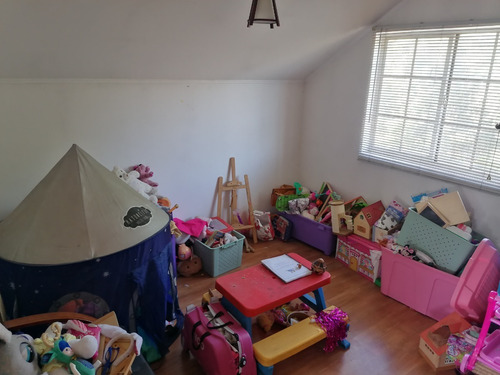 Casa Aislada De 3 Pisos, En El Rosal, Con 3 Estacionamientos