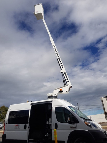 Grua Telescópica De Canastilla / Tipo Van